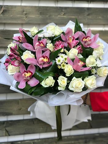 Букет цветов из: Розы и Хризантемы в Ленино