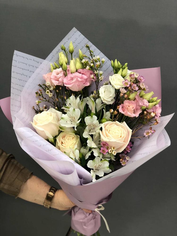 Букет цветов из: Альстромерии, Розы и Лизиантусы в Ленино