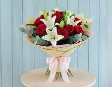 Букет цветов из:  Лилии и Розы в Ленино