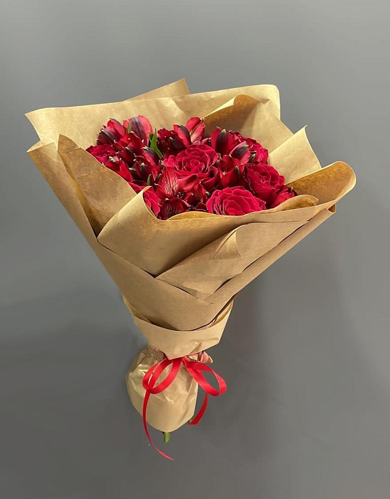 Букет цветов из: Альстромерии и Розы в Ленино