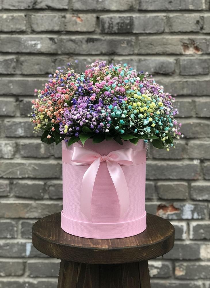 Цветочная композиция из Гипсофила и Розы в шляпной коробке в Ленино