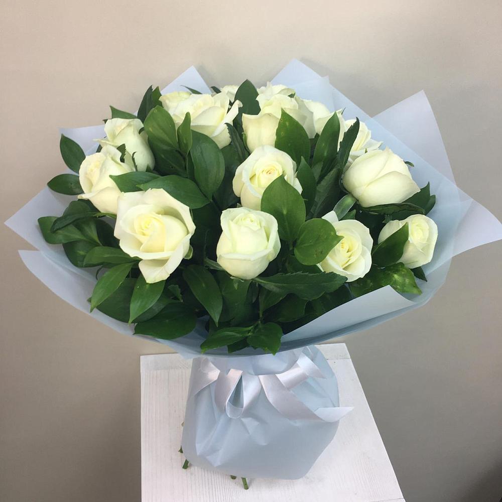Букет 15 Белых роз Проуд в Ленино