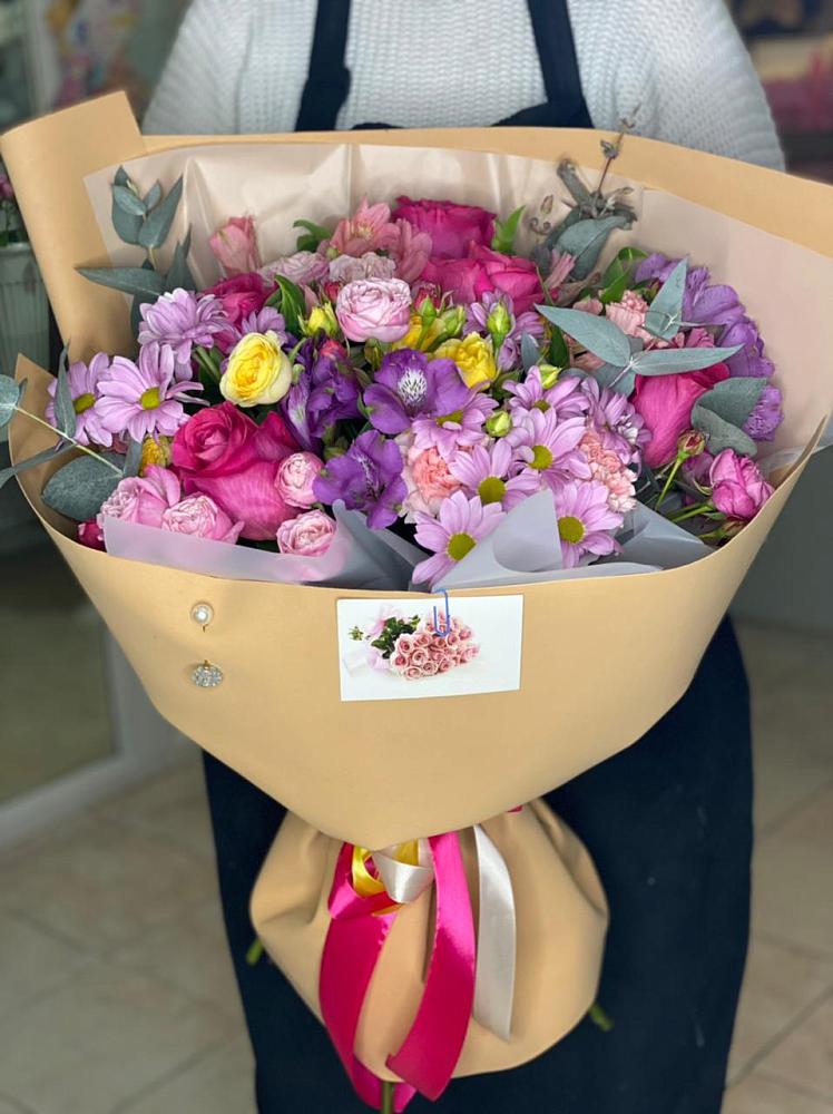 Букет цветов из: Хризантемы, Гвоздики и Альстромерии в Ленино