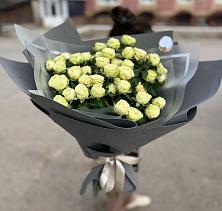 Букет Белые кустовые розы Солинеро в Ленино