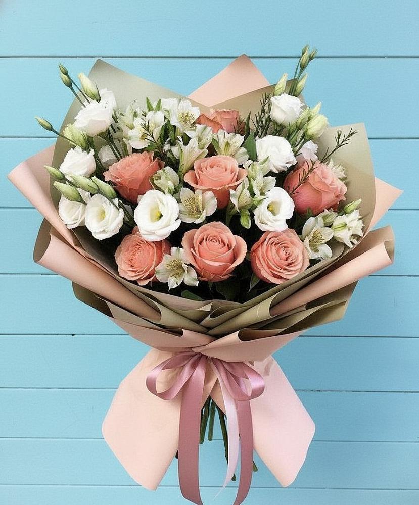 Букет цветов из: Розы, Альстромерии и Лизиантусы в Ленино