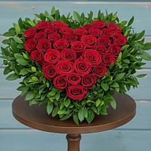 Цветочная композиция из Розы в виде сердца в Ленино