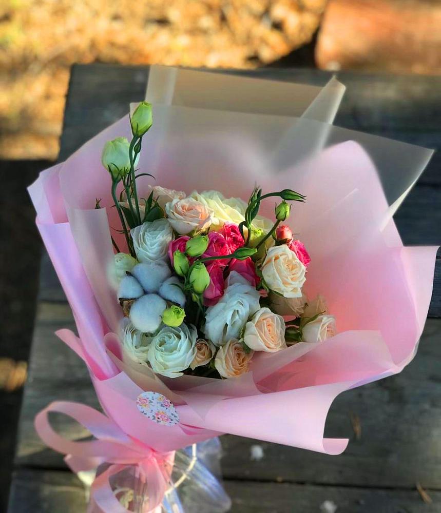 Букет цветов из: Розы и Лизиантусы в Ленино