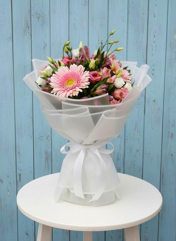 Букет цветов из: Герберы, Альстромерии и Лизиантусы в Ленино