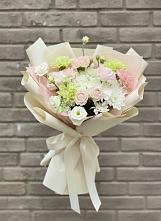 Букет цветов из:  Гвоздики, Розы, Лизиантусы и Хризантемы #REPLACE_PRED# Ленино