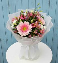 Букет цветов из:  Герберы, Альстромерии и Лизиантусы в Ленино