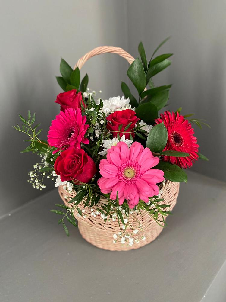 Цветочная композиция из Розы, Хризантемы и Герберы в корзине в Ленино