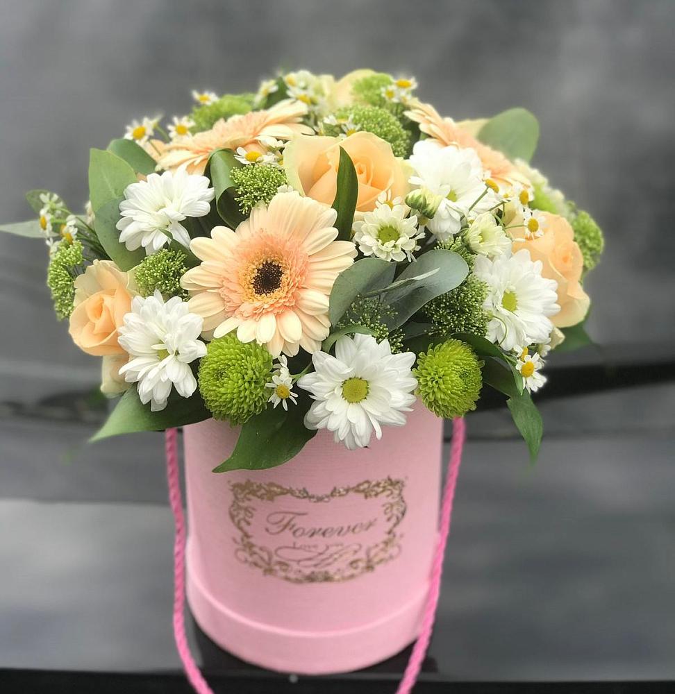 Цветочная композиция из Розы, Герберы и Хризантемы в шляпной коробке в Ленино