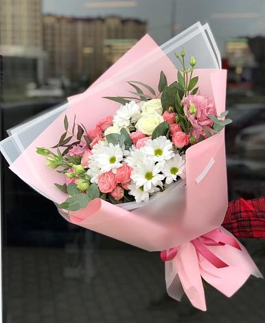 Букет цветов из: Розы, Лизиантусы и Хризантемы в Ленино